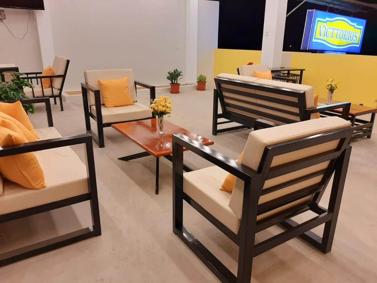 Victtorios Hotel Satipo エクステリア 写真