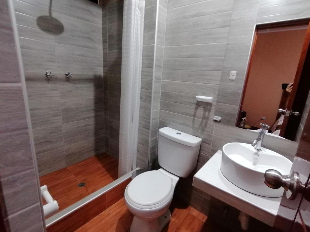 Victtorios Hotel Satipo エクステリア 写真