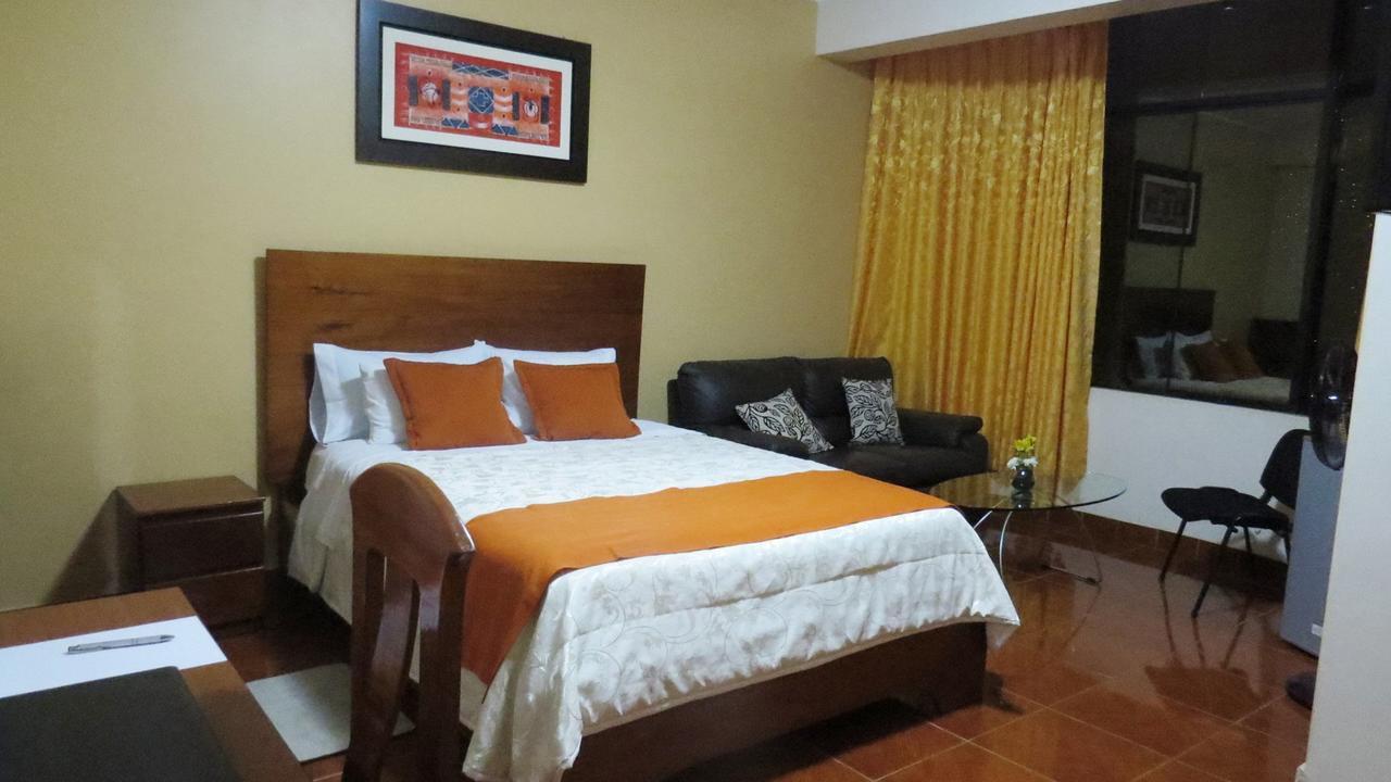 Victtorios Hotel Satipo エクステリア 写真