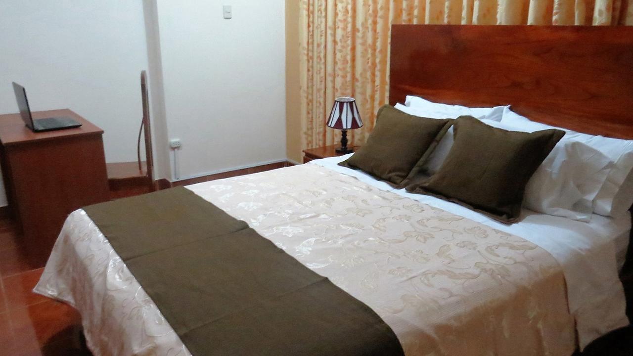 Victtorios Hotel Satipo エクステリア 写真