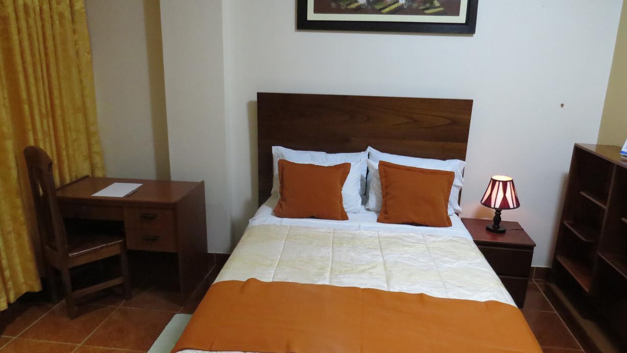 Victtorios Hotel Satipo エクステリア 写真
