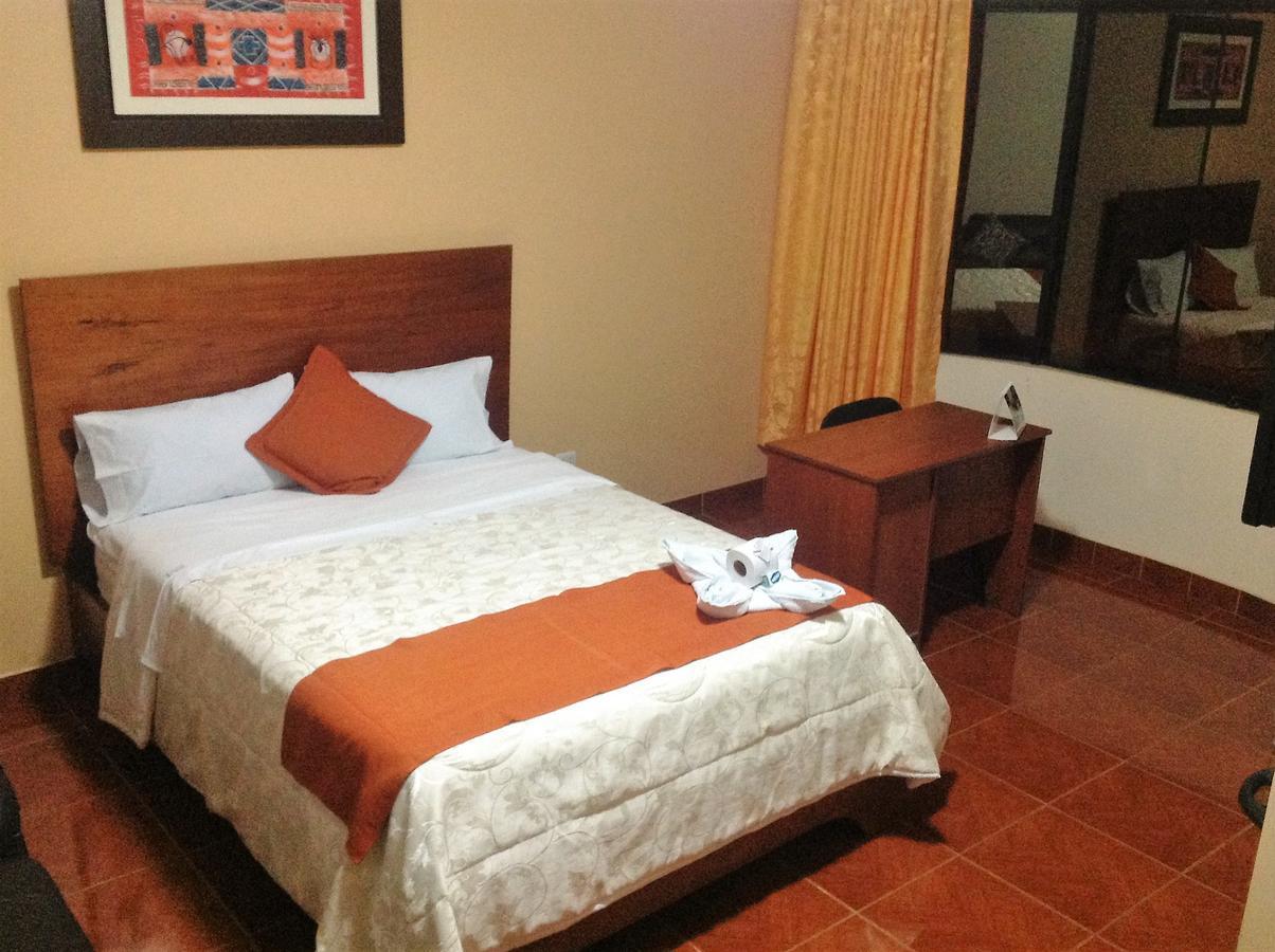 Victtorios Hotel Satipo エクステリア 写真