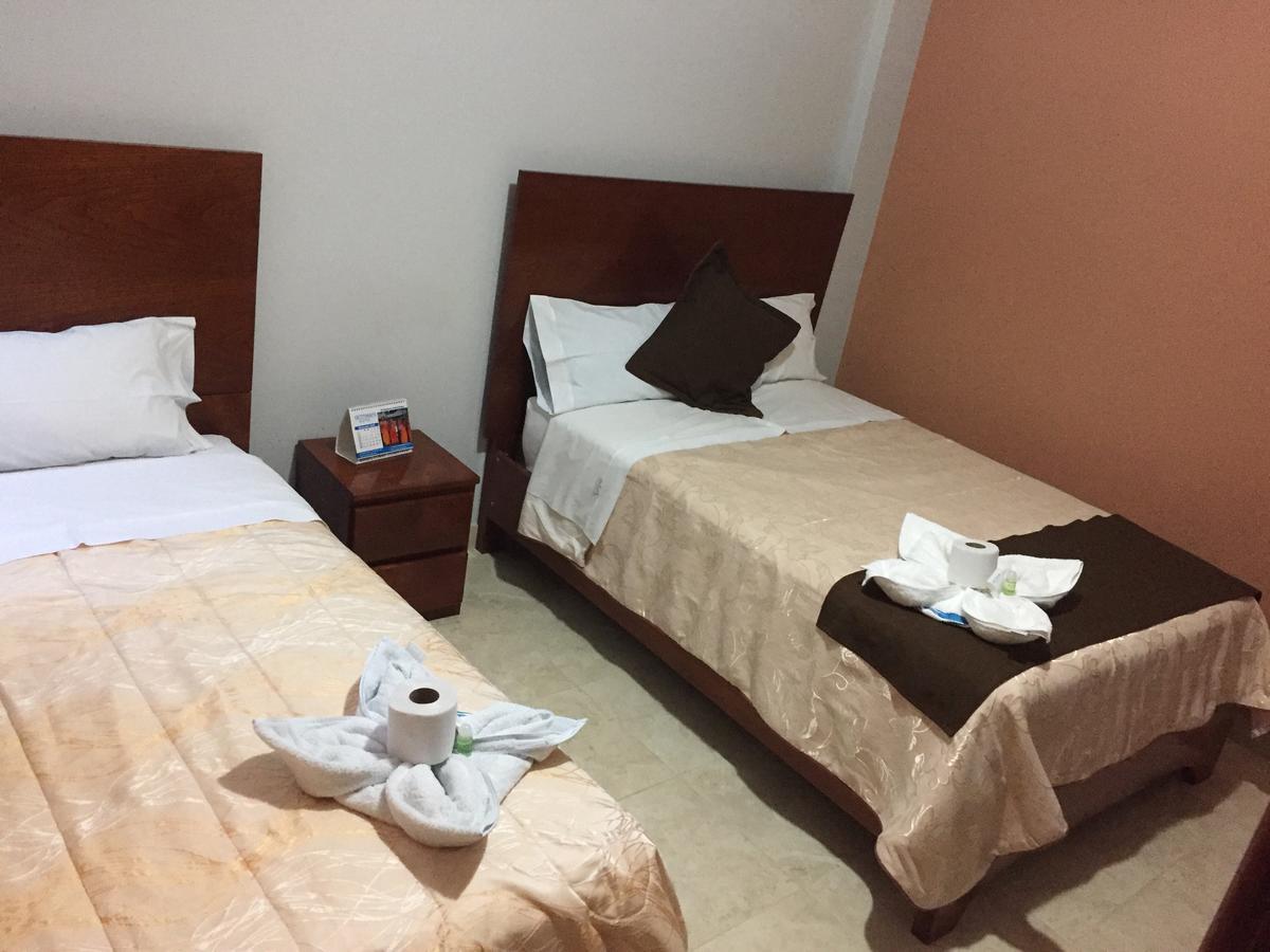 Victtorios Hotel Satipo エクステリア 写真