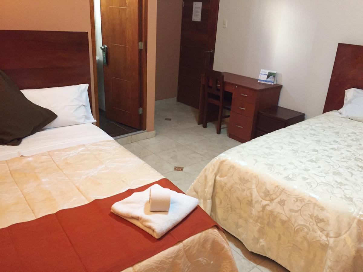 Victtorios Hotel Satipo エクステリア 写真