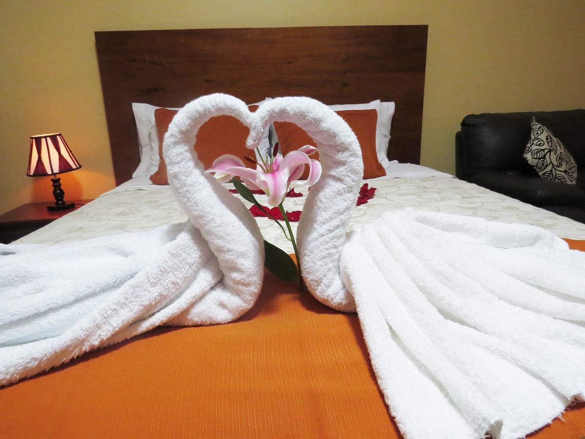 Victtorios Hotel Satipo エクステリア 写真