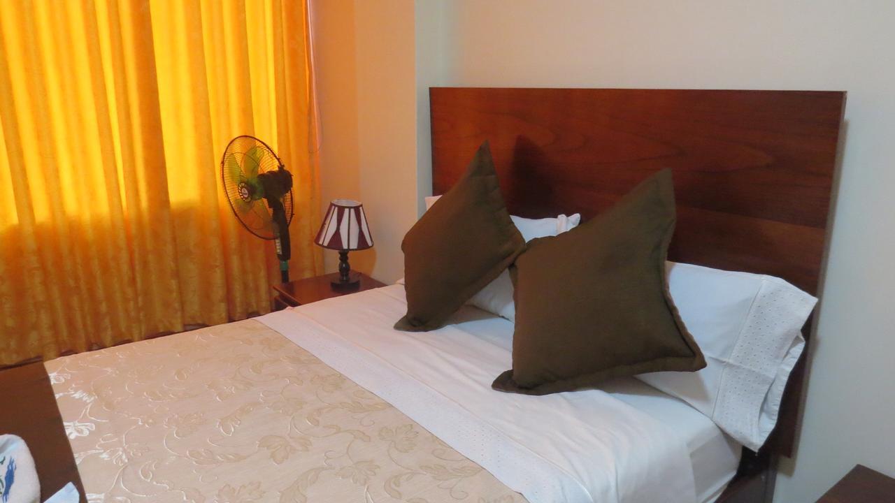 Victtorios Hotel Satipo エクステリア 写真