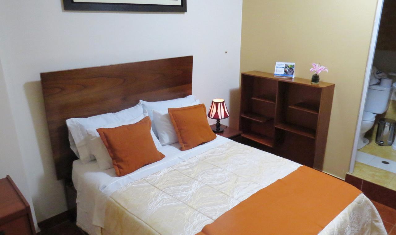Victtorios Hotel Satipo エクステリア 写真