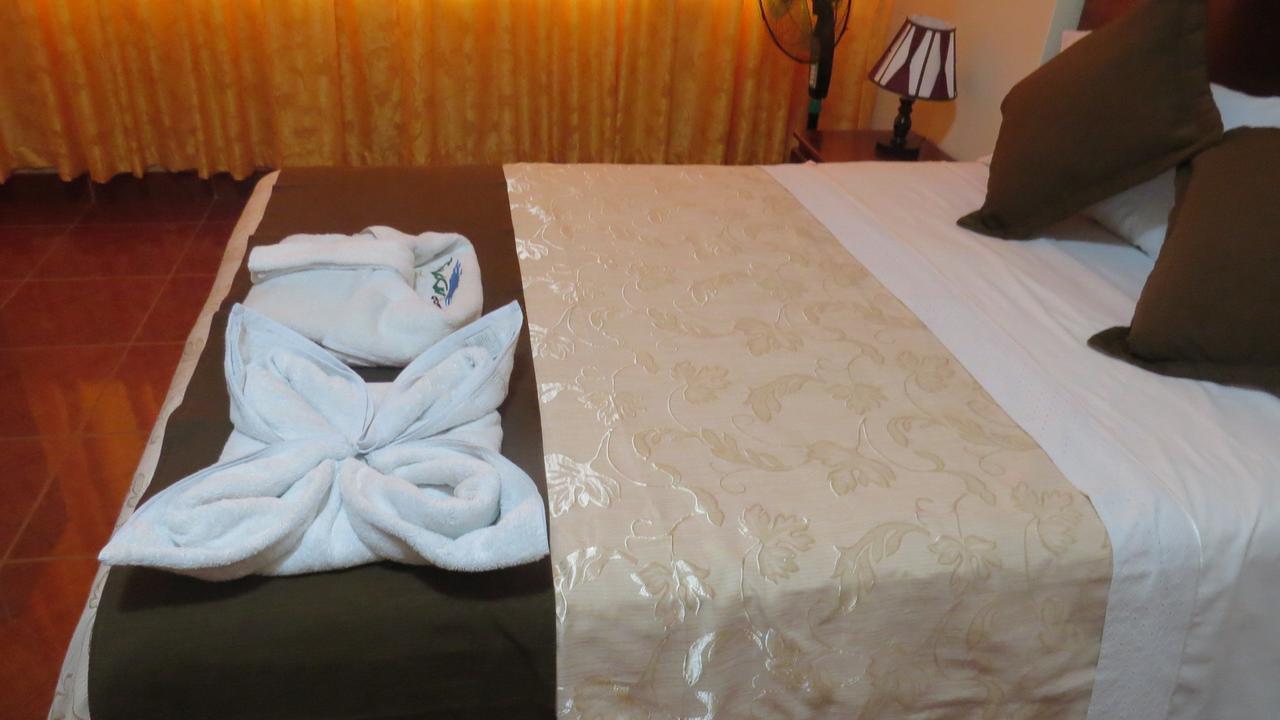 Victtorios Hotel Satipo エクステリア 写真